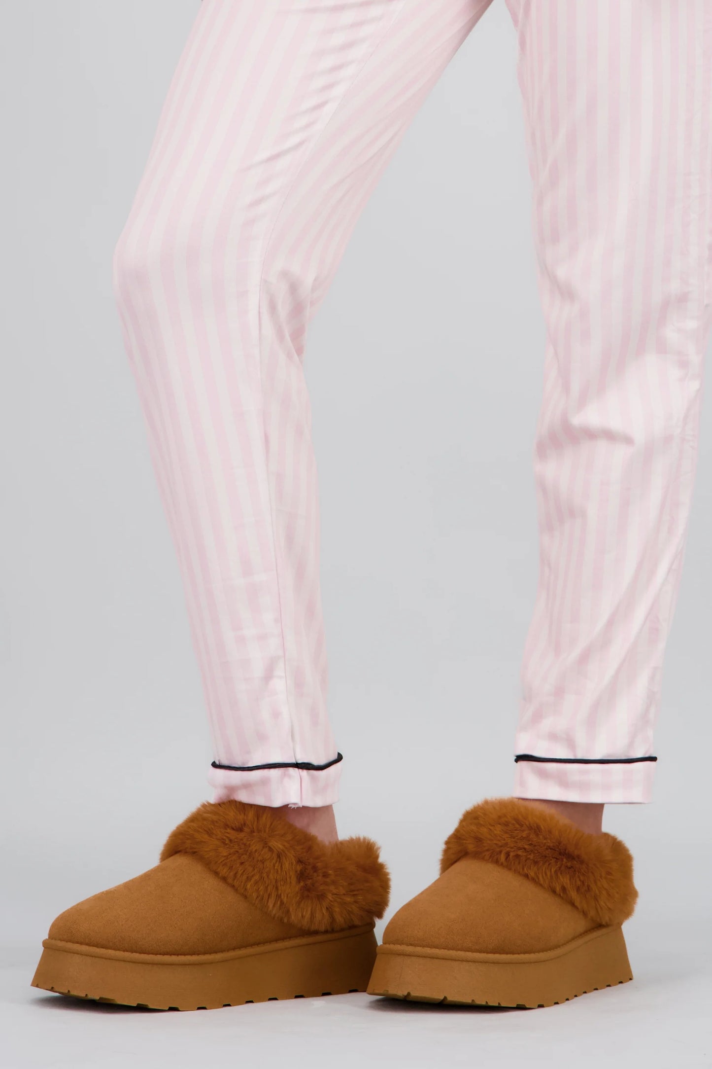 Pantuflas Plataforma Cozy Suede Beige